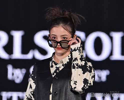 驚異の美貌が話題・大峰ユリホ、TGC初ランウェイ 小顔際立つメガネ姿で堂々ランウェイ<TGC2021A/W>