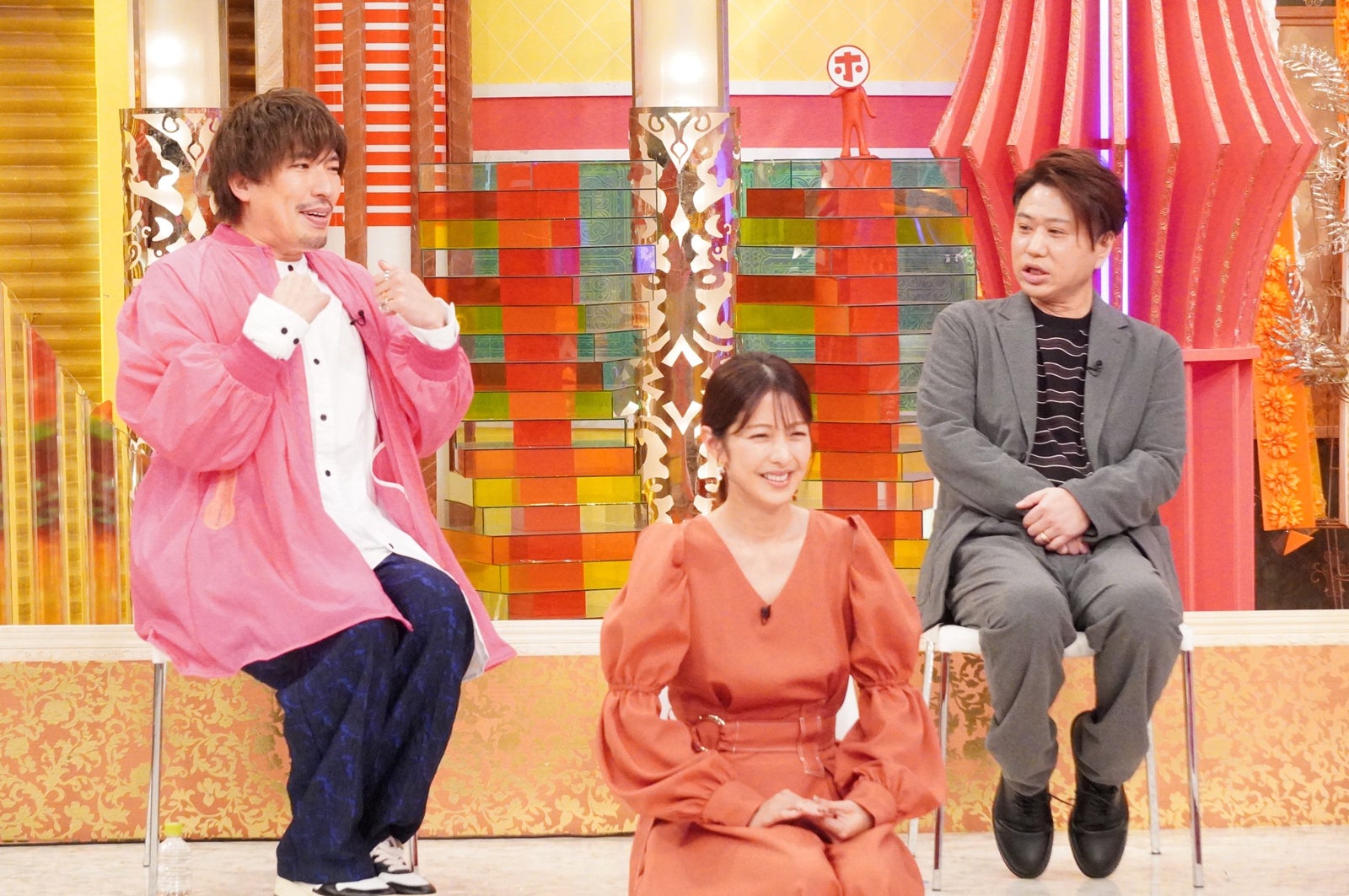 （後列左から）りんたろー。、川谷修士（前列）本郷杏奈（C）フジテレビ