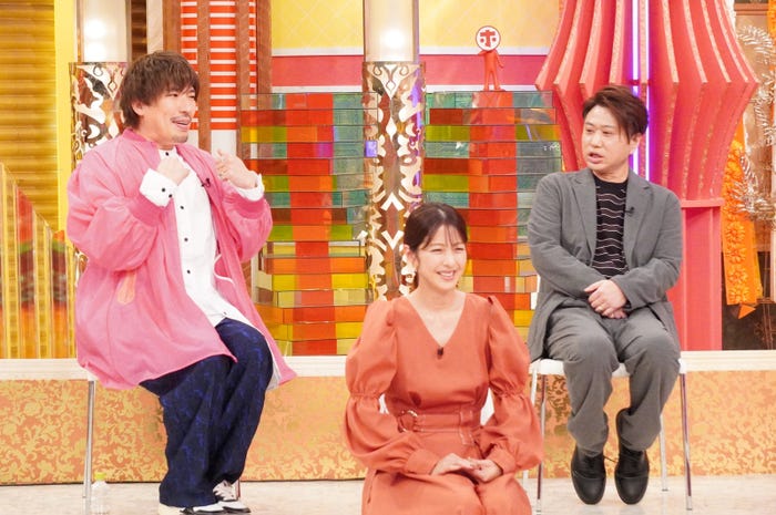 (後列左から)りんたろー。、川谷修士(前列)本郷杏奈(C)フジテレビ