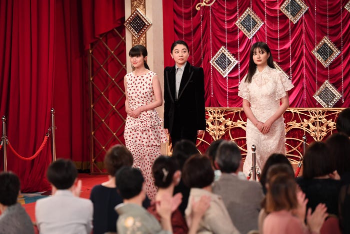 今田美桜、三浦透子、吉川愛(C)東京写真記者協会