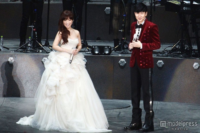 （左から）浜崎あゆみ、JJ Lin