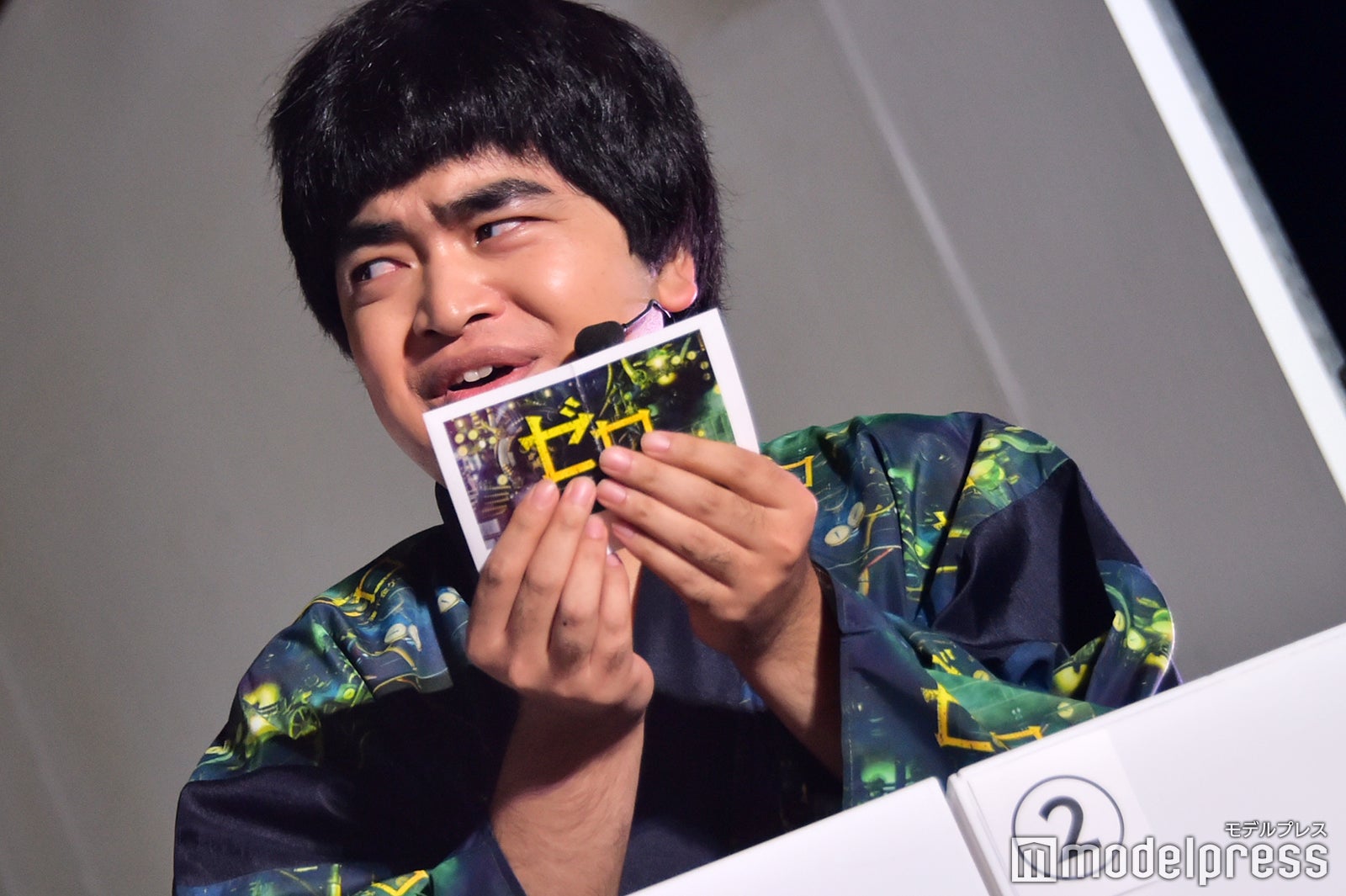 「腕立て伏せ」のミッションに苦い顔をする加藤諒 （C）モデルプレス