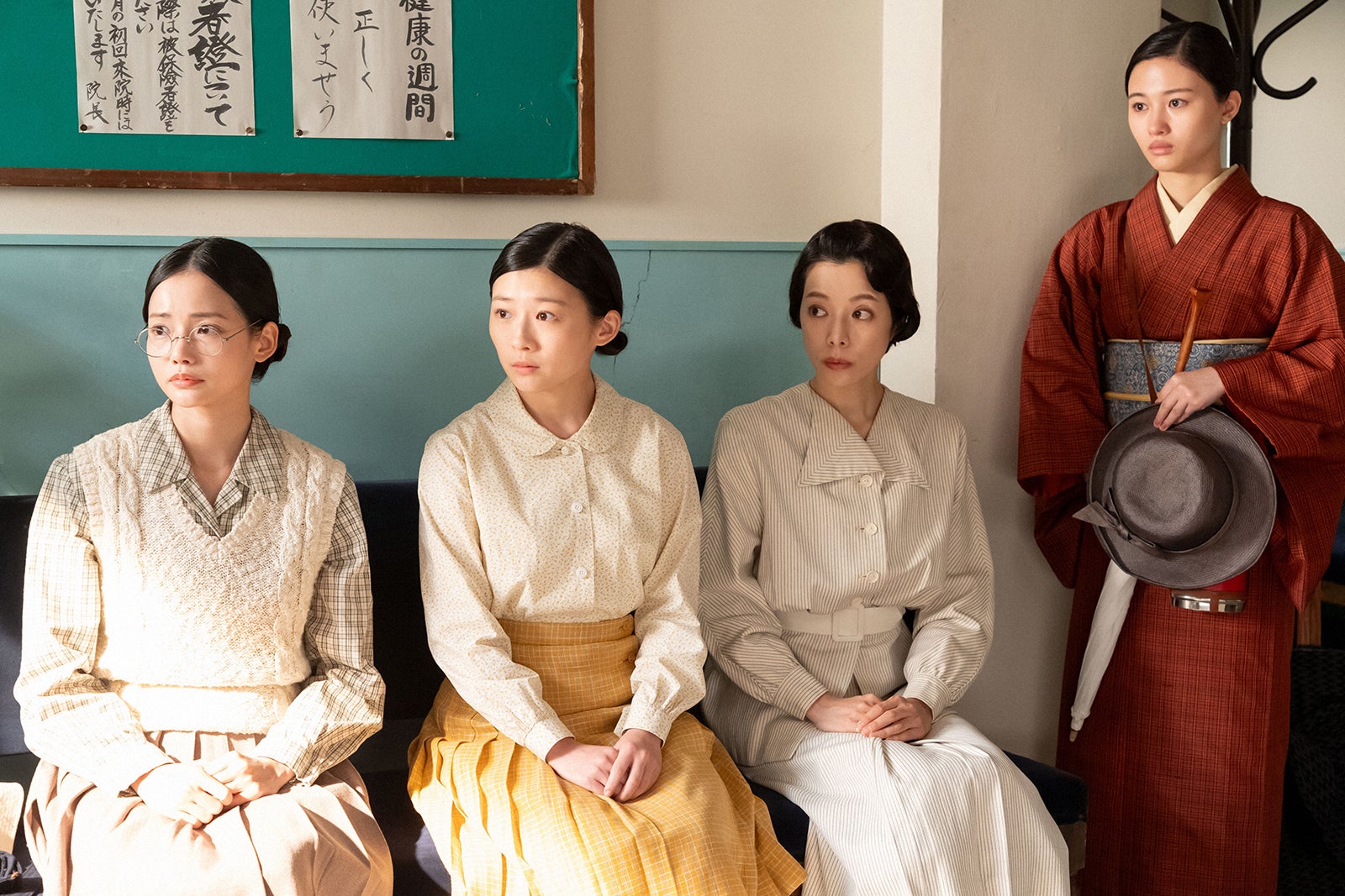 ハ・ヨンス、伊藤沙莉、桜井ユキ、羽瀬川なぎ「虎に翼」第18話より（C）NHK