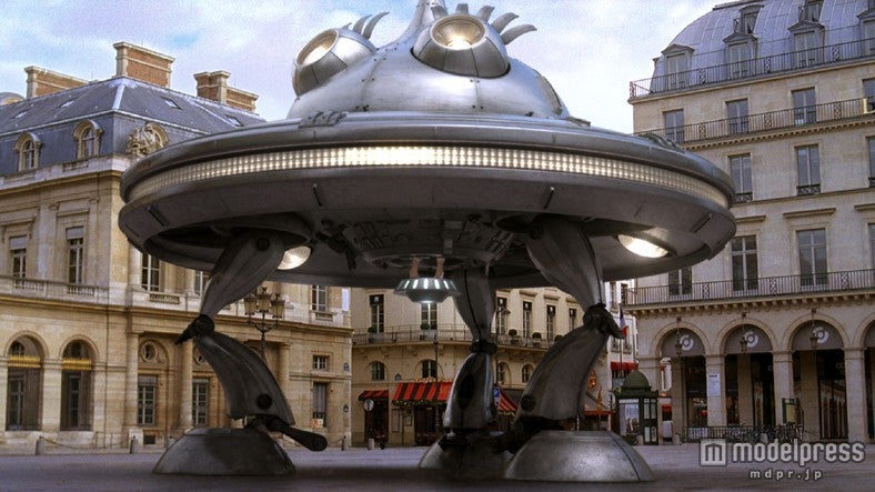 ジーユーの新テレビCM「レギンスパンツ おしゃれインベーダー」篇より