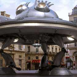 ジーユーの新テレビCM「レギンスパンツ おしゃれインベーダー」篇より