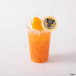 烏野高校 オレンジドリンク 税込990円(C)古舘春一/集英社・「ハイキュー!!」製作委員会