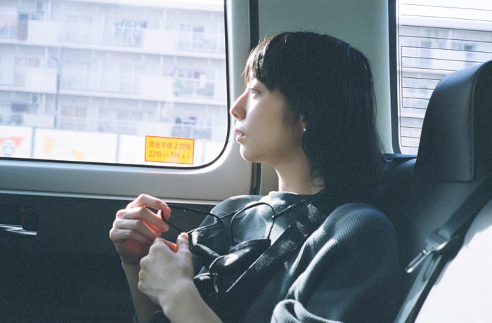 夏帆 写真集「おとととい」収録カット(C)SDP