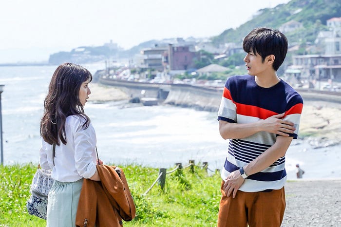 松岡茉優、三浦春馬さん「おカネの切れ目が恋のはじまり」第1話より(C)TBS