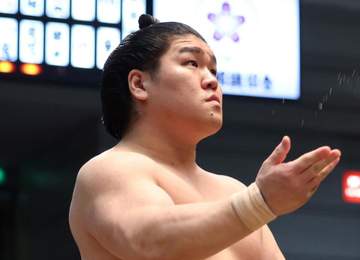 大相撲 7日目から休場の朝紅龍 右膝前十字靱帯損傷 6日目の正代戦で負傷