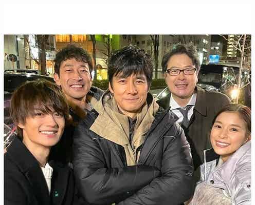 芳根京子「真犯人フラグ」過酷撮影回顧「朝から晩までいつも膨大なセリフ量」“家族のようなチーム”豪華オフショット公開