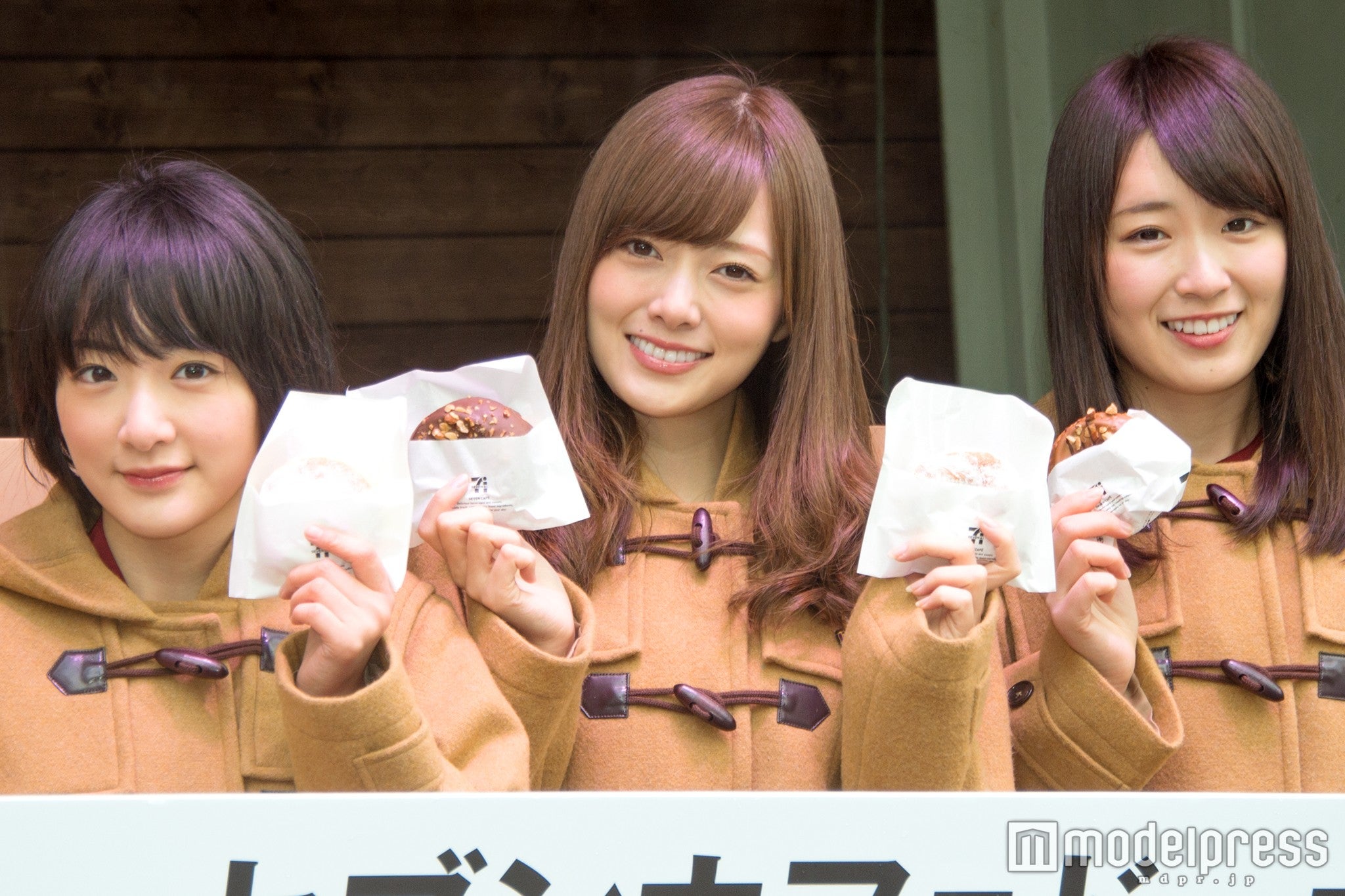 左から：生駒里奈、白石麻衣、高山一実（C）モデルプレス