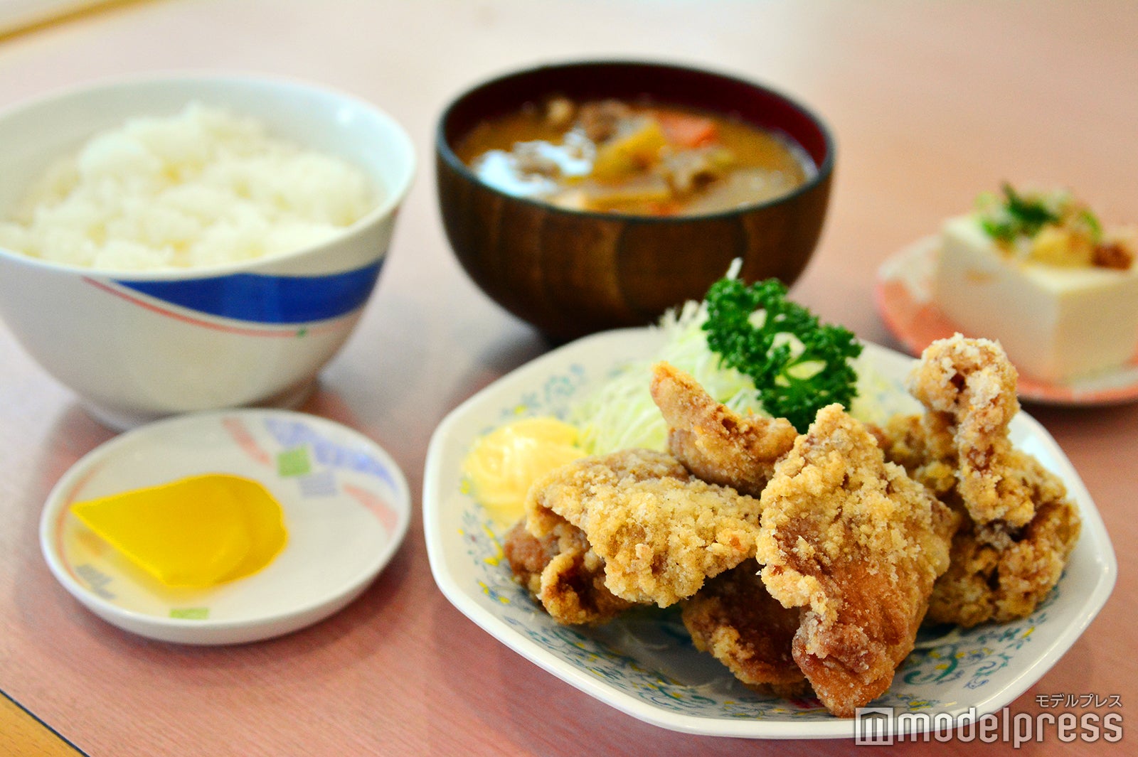 唐揚げ定食750円（C）モデルプレス