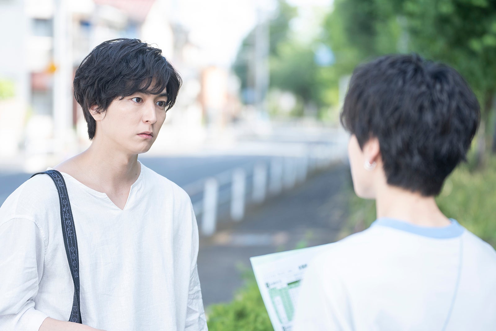 稲葉友、奥智哉「みなと商事コインランドリー2」第3話より（C）缶爪さわ・椿ゆず／KADOKAWA／「みなと商事コインランドリー2」製作委員会