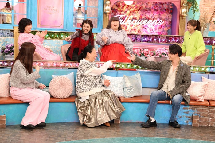 (上段左より)ゆめっち、福田麻貴、かなで、若槻千夏(下段左より)藤田ニコル、いとうあさこ、亀梨和也(C)フジテレビ