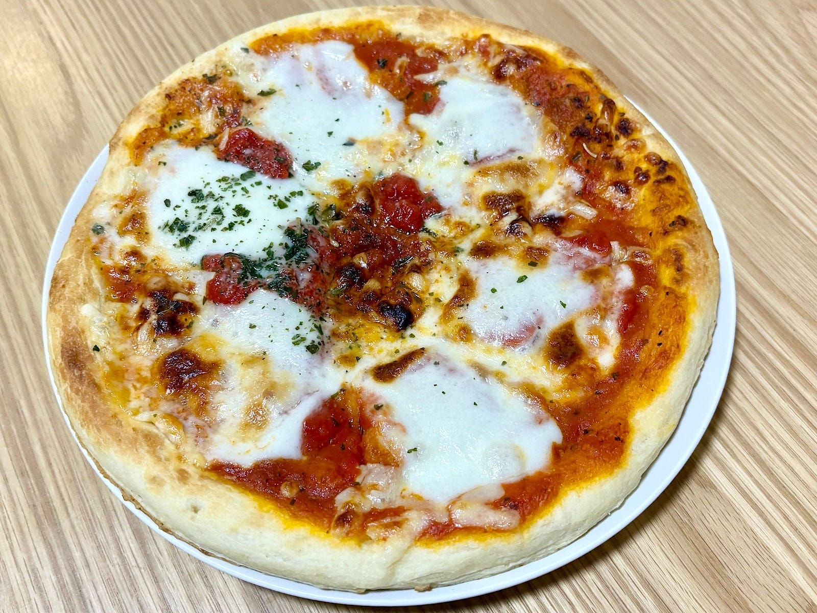 たっぷりのチーズにほんのり焦げ目がつき、食べる前から食欲をそそる香り！