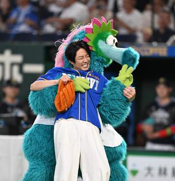 相葉雅紀 球宴で始球式もノーバンならず「もう一回やらせてくれないかな」悔しがる