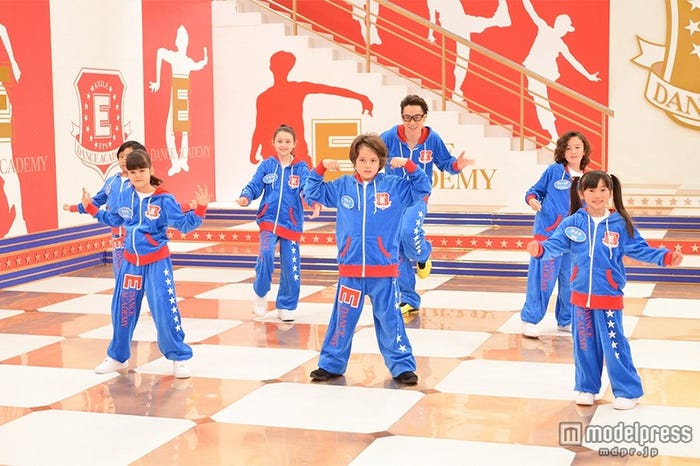 レッスンをするTETSUYA(C)NHK