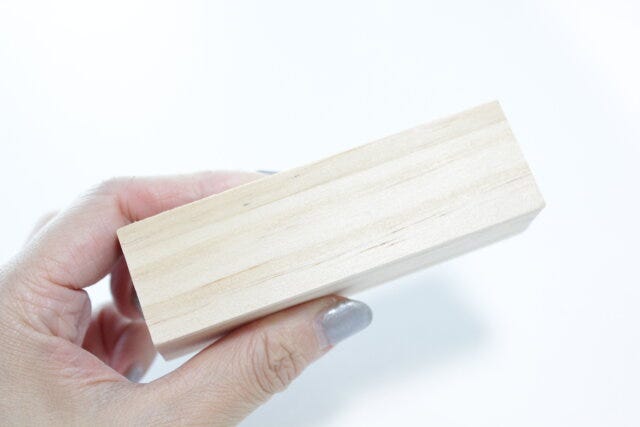 ダイソー　木製一輪挿し（2穴）