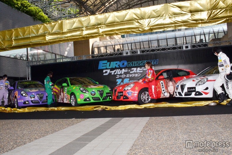 ゴールデンボンバー（左から歌広場淳、 喜矢武豊、鬼龍院翔、樽美酒研二）