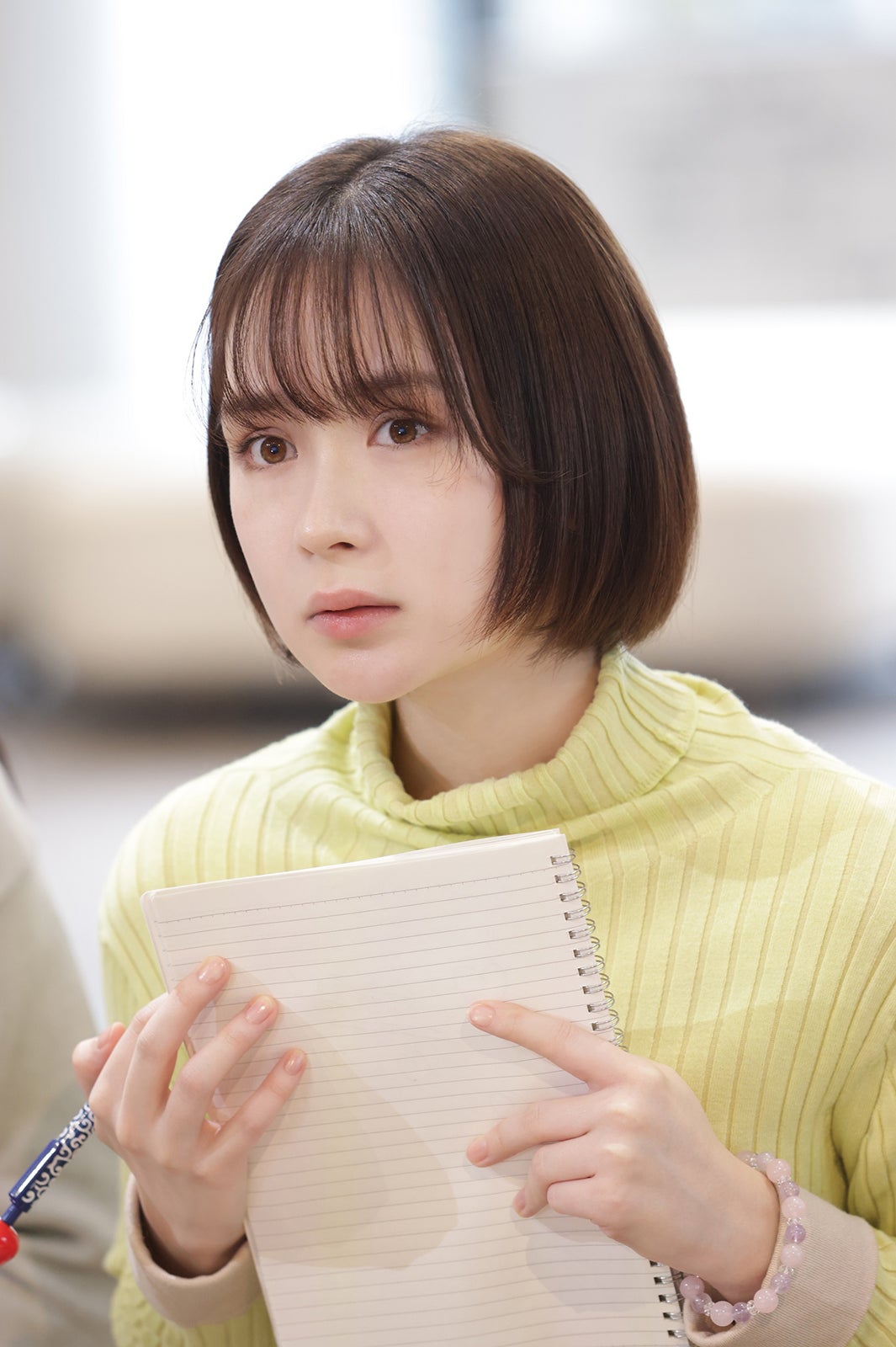 畑芽育（C）「不幸くんはキスするしかない！」製作委員会・MBS