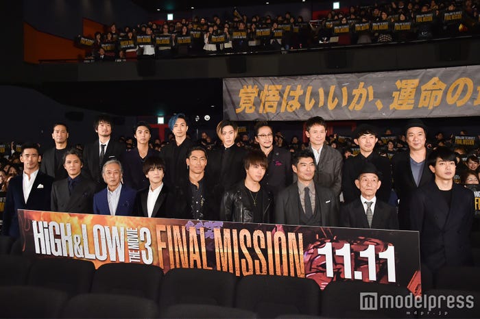 (前列左から)小林直己、加藤雅也、岩城滉一、岩田剛典、EXILE AKIRA、EXILE TAKAHIRO、高嶋政宏、笹野高史、青柳翔(後列左から)EXILE HIRO、平沼紀久、小野塚勇人、橘ケンチ、早乙女太一、中村達也、木下ほうか、中茎強監督、久保茂昭監督(C)モデルプレス