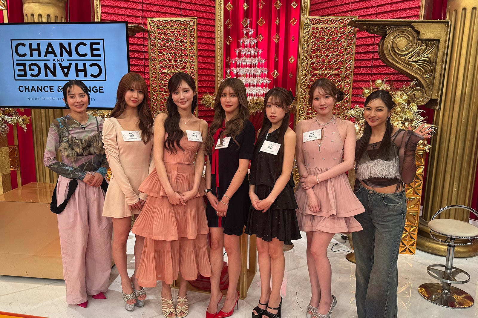 （左から）ベッキー、うた、きほ、きこ、まれ、にこ、ゆきぽよ（提供写真）