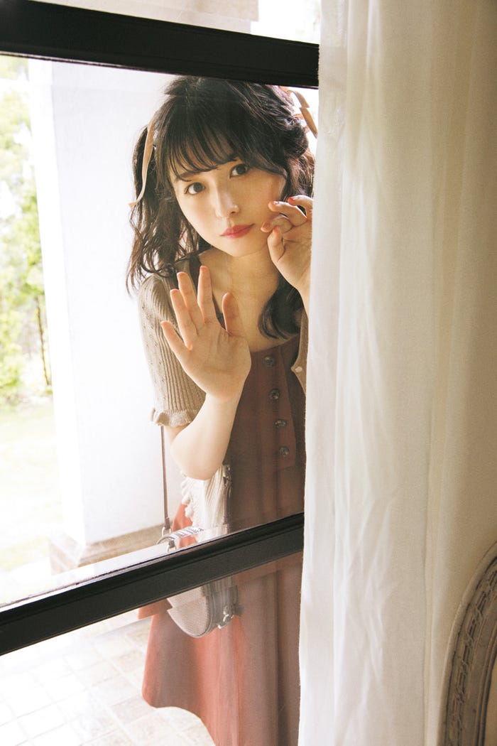 欅坂46長濱ねる 初の女性ファッション誌単独ソロ表紙 赤ちゃんねるちゃん で真価を発揮 モデルプレス