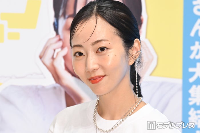 木南晴夏、ミニ丈コーデで披露した“抜群スタイル”話題「美脚」「めちゃくちゃ綺麗」