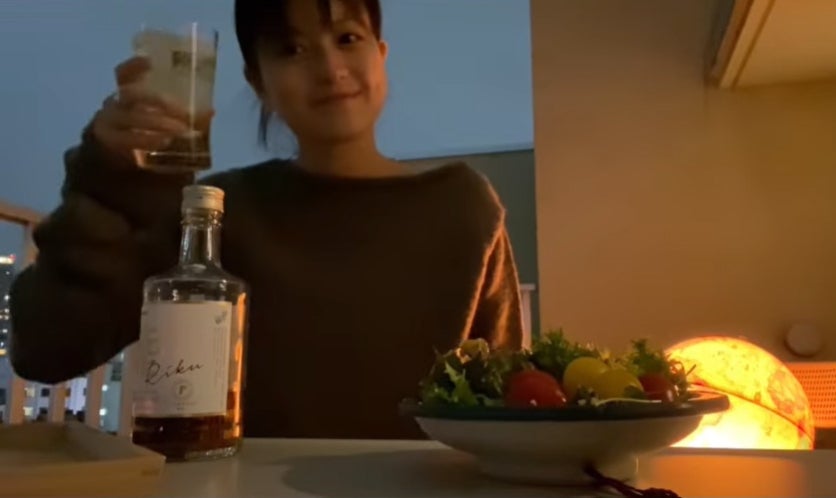 “前髪ぱっつん”イメチェン話題の今田美桜、自作ハイボールでほろ酔いプライベート動画「レアすぎる」と反響