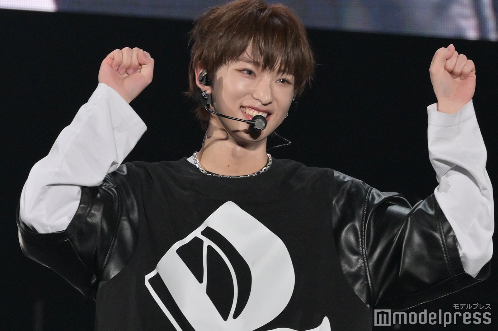 「チンチャおかしい」ポーズをレクチャーするHARUA「BEAT AX」&TEAM（C）モデルプレス