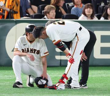 無安打投球の巨人・戸郷が緊急降板 五回の走塁時に足を痛めたか 場内騒然 マウンドでは五回を終えてノーノー継続もアクシデント