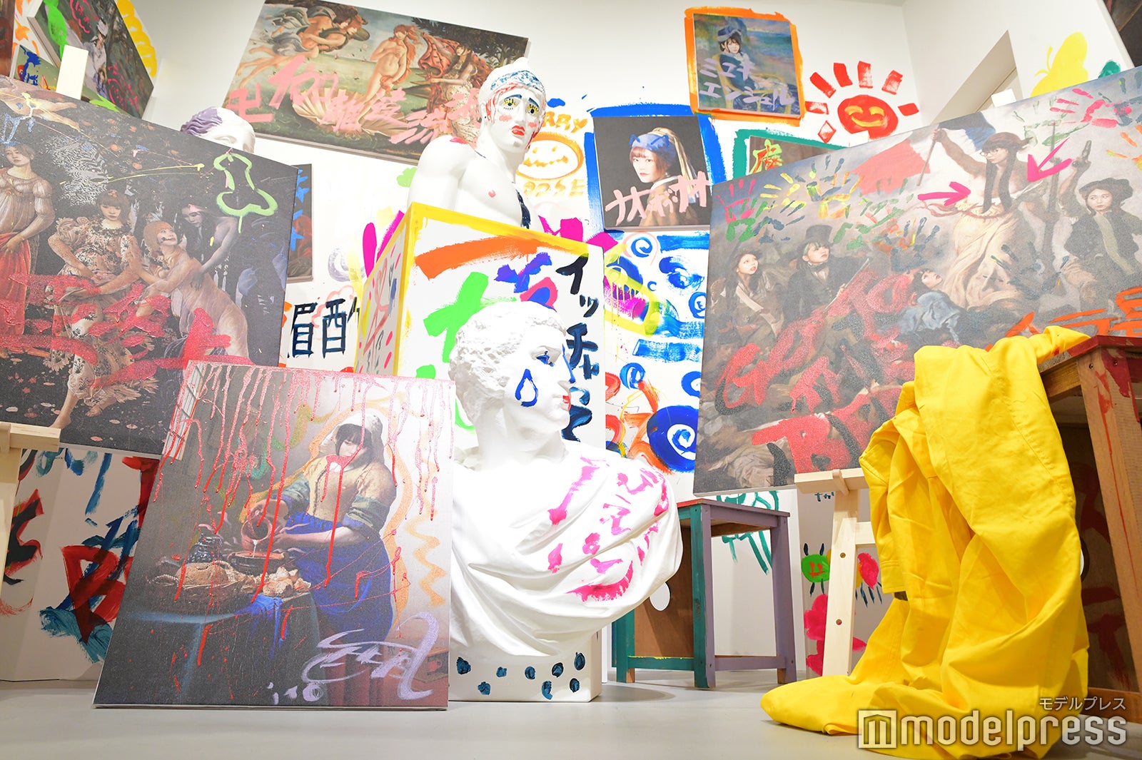「SCHOOL OF WACK」展示の模様 （C）モデルプレス