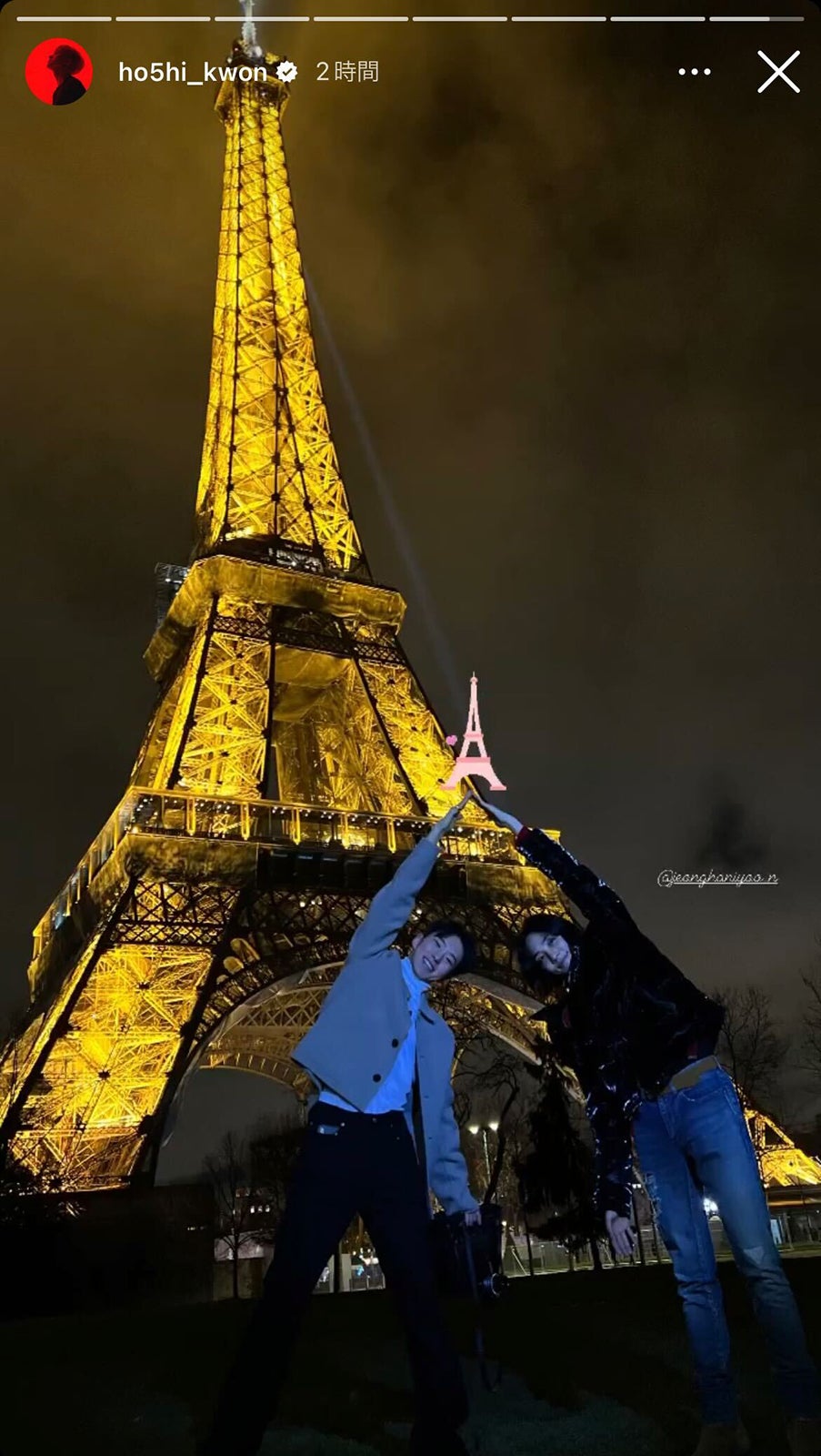 エッフェル塔ポーズをするJEONGHAN、HOSHI／HOSHI Instagramより