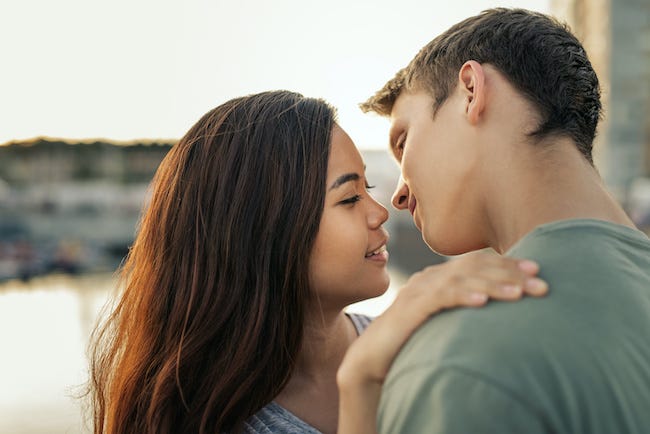 これはキスの流れ 男性の期待が膨らむシチュエーション3つ モデルプレス これはキスの流れ 男性の期待が膨らむシチュエーション3つ モデルプレス