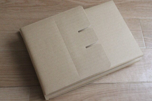 ダイソー　かんたん組立て段ボールチェア