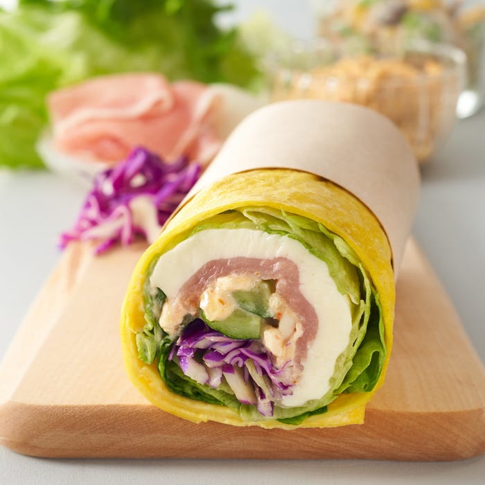 生ハム&モッツァレラチーズ サラダラップ¥510/画像提供:スターバックス コーヒー ジャパン