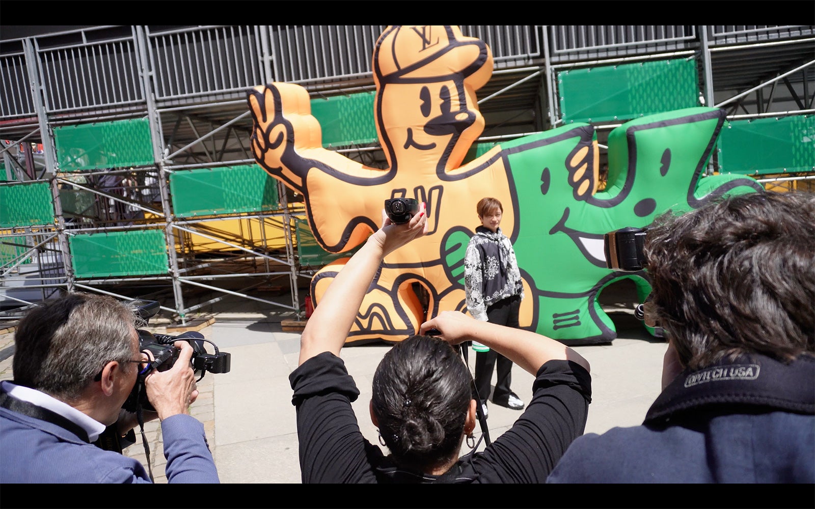 （中央）西島隆弘 （提供写真）