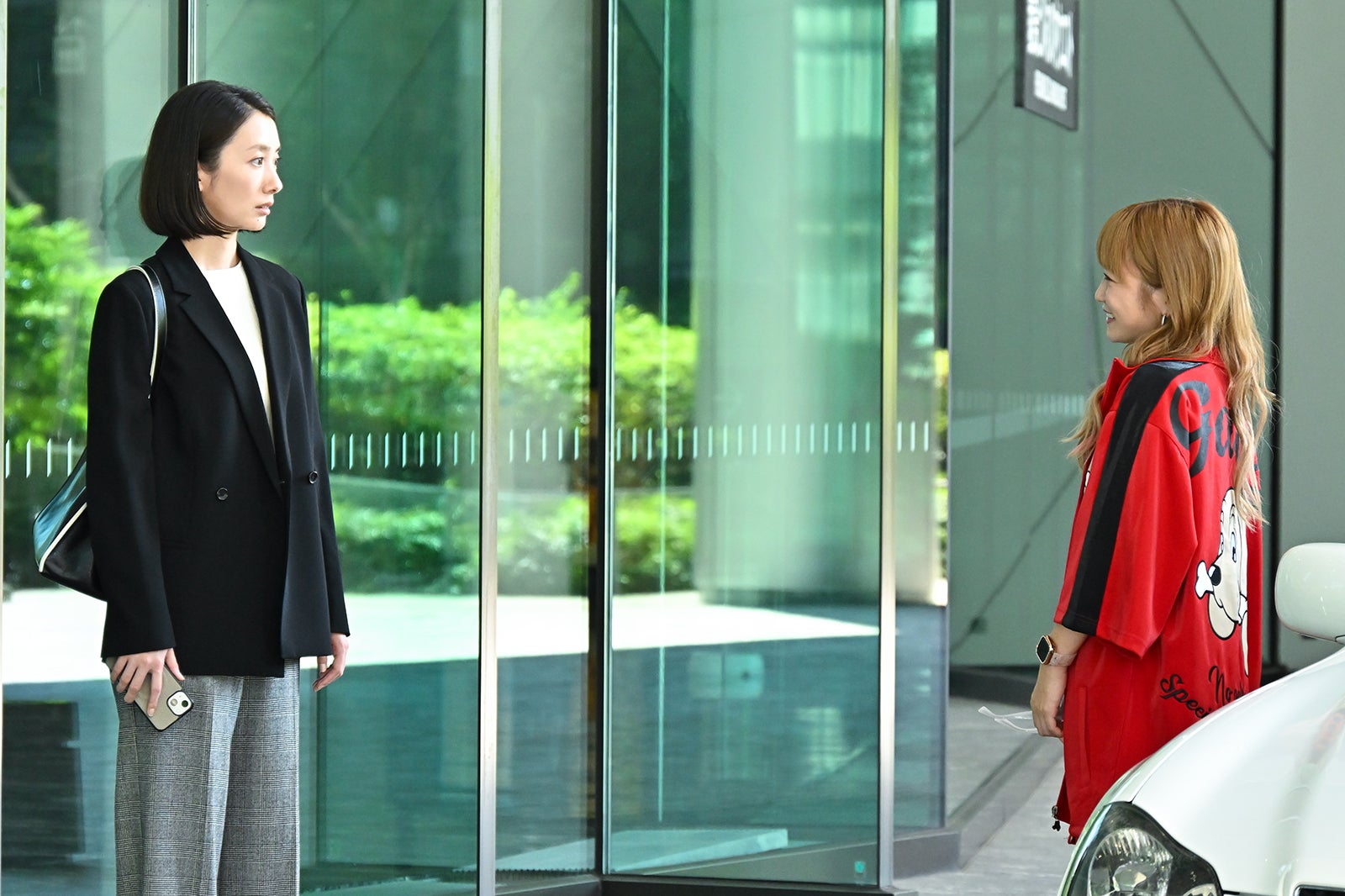 波瑠、川栄李奈「フェイクマミー」（C）TBS