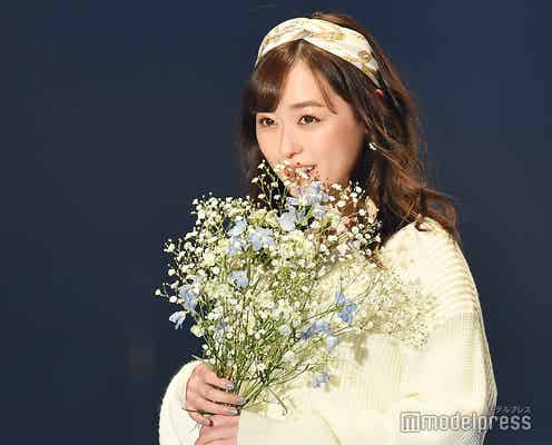 福原遥、トレンド満載のホワイトコーデで魅了<TGC2020 S/S>