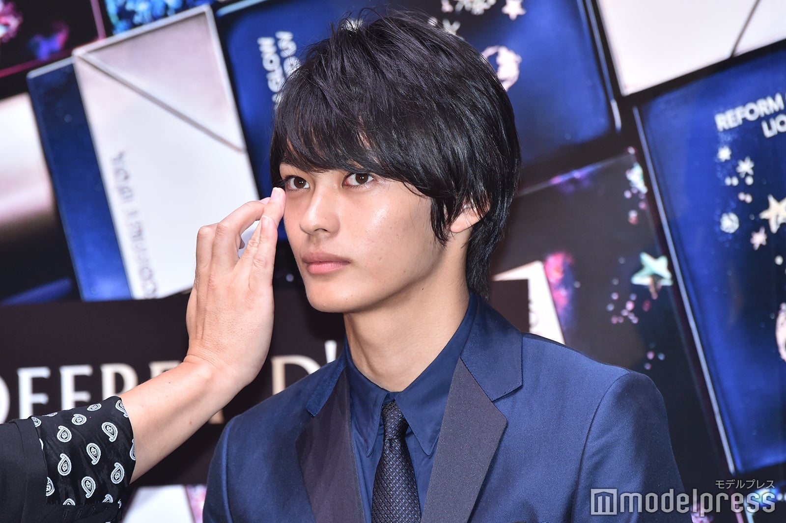 メイクアップ中の神尾楓珠 （C）モデルプレス