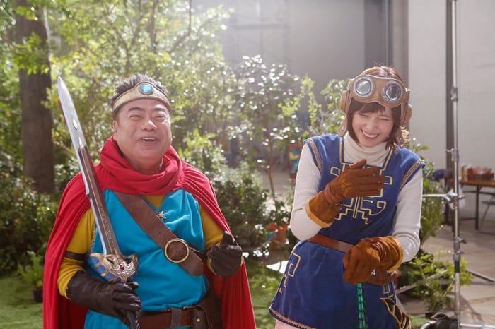 出川哲朗、本田翼(C)2015, 2016 ARMOR PROJECT/BIRD STUDIO/SQUARE ENIX All Rights Reserved.