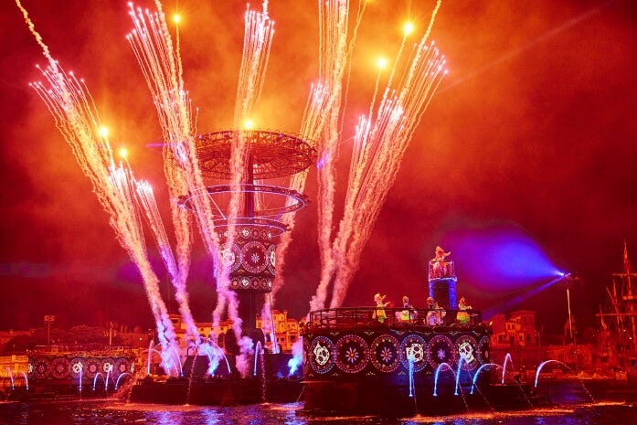 ハーバー全体がカラフルな“死者の国”へと変化し盛大な祝祭が行われます