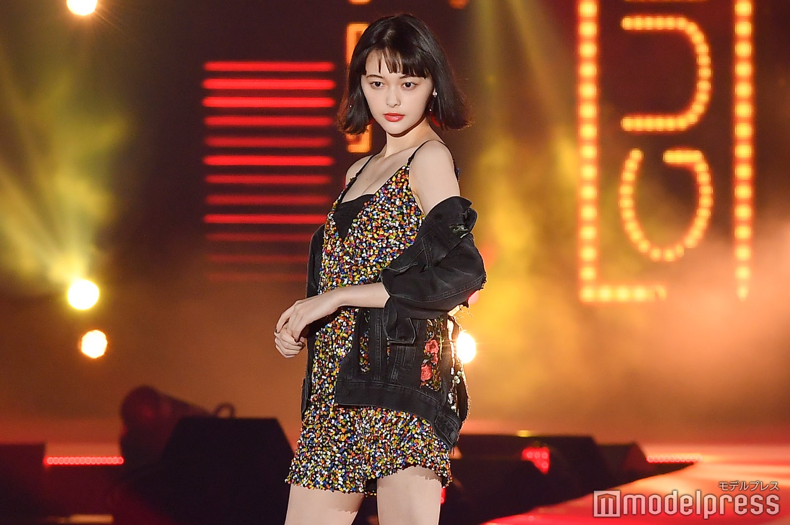 玉城ティナ、谷間チラリ色っぽランウェイ＜GirlsAward 2018 S／S ＞