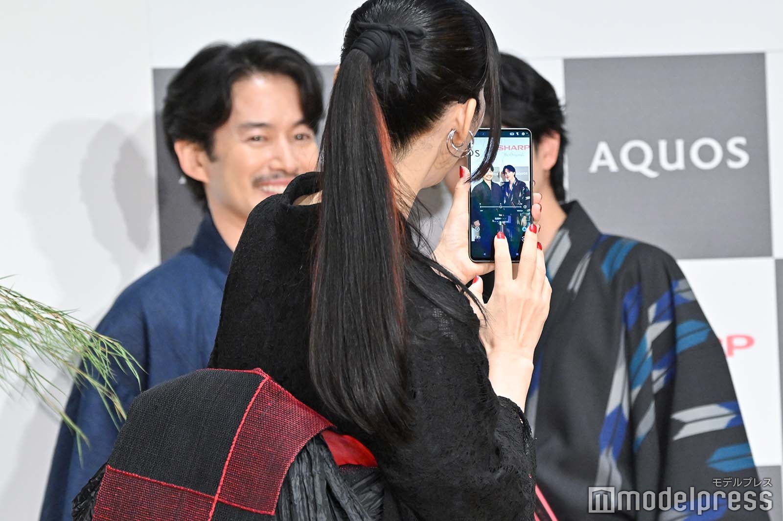 竹野内豊、志尊淳、安珠氏（C）モデルプレス