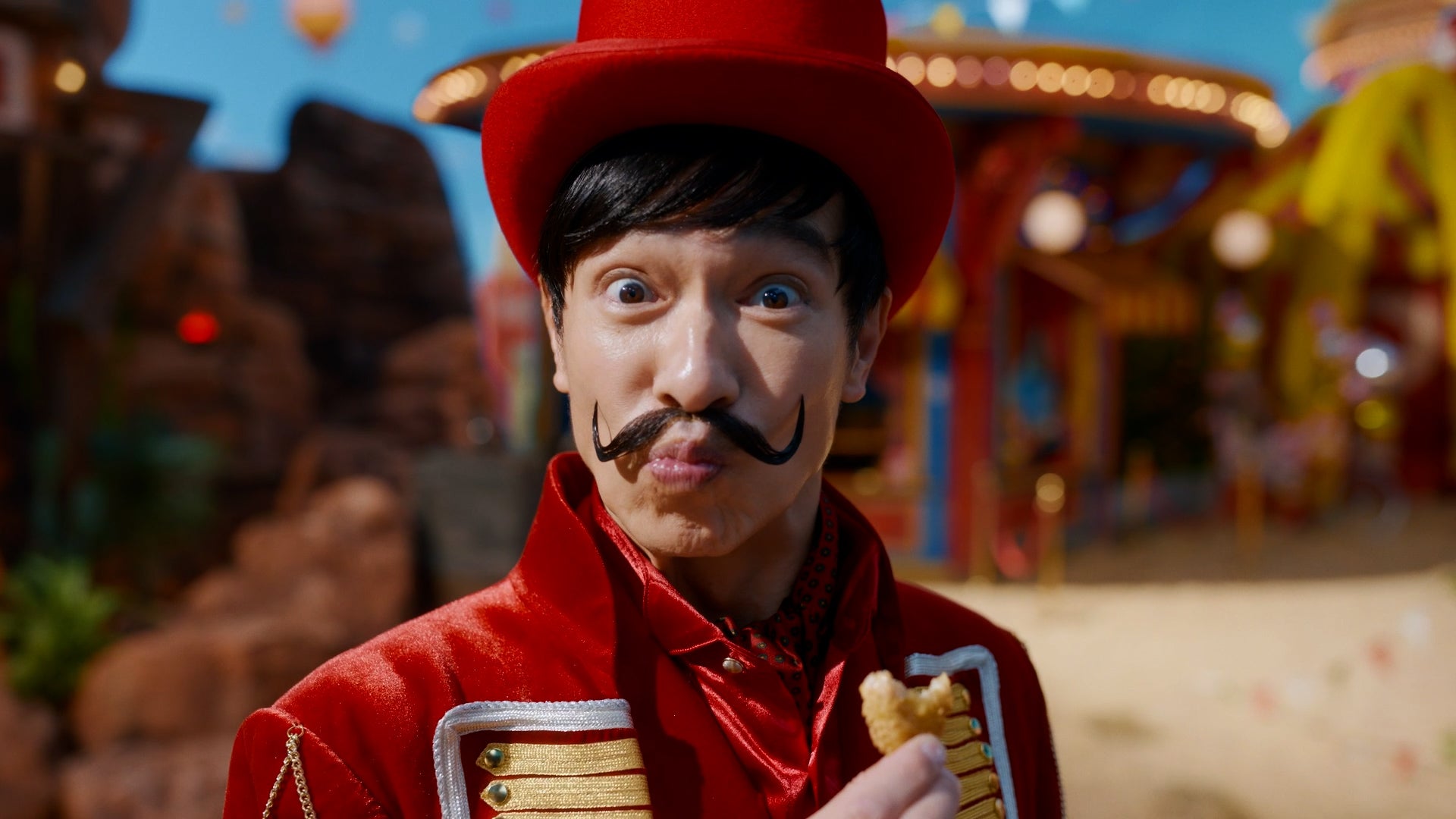 堺雅人「トクニナルド『夏ナゲット15P ハンマー』」篇より（提供写真）