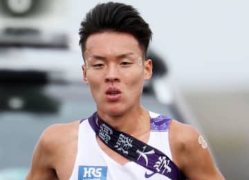 怪物・佐藤圭汰が2年連続区間新 駒大エースが有終ラストラン 1時間7分31秒の激走も状況分からず「俺負けた？負けた？」 仲間に抱えられビルの中へ