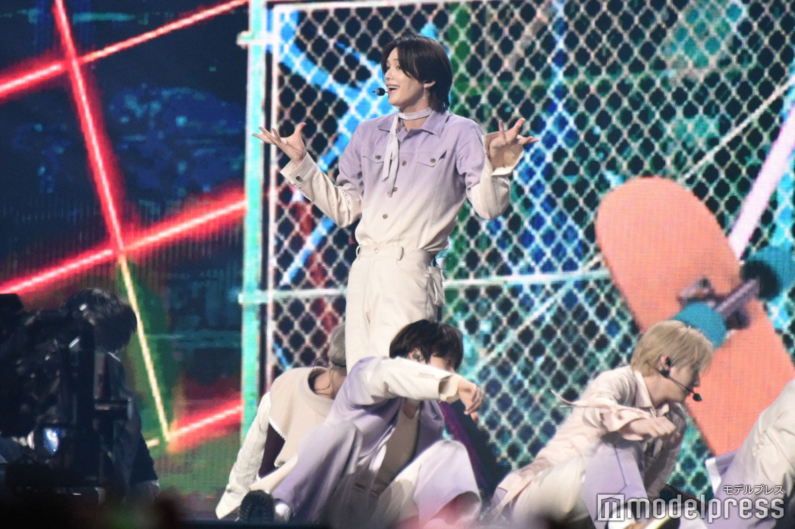 （中央）K／&TEAM（C）モデルプレス