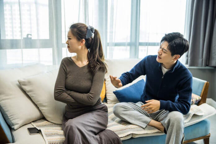 話しているとイライラする