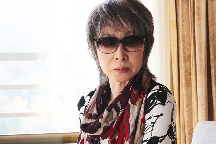 三田佳子 (C)2022 高橋ツトム/集英社/天間荘製作委員会