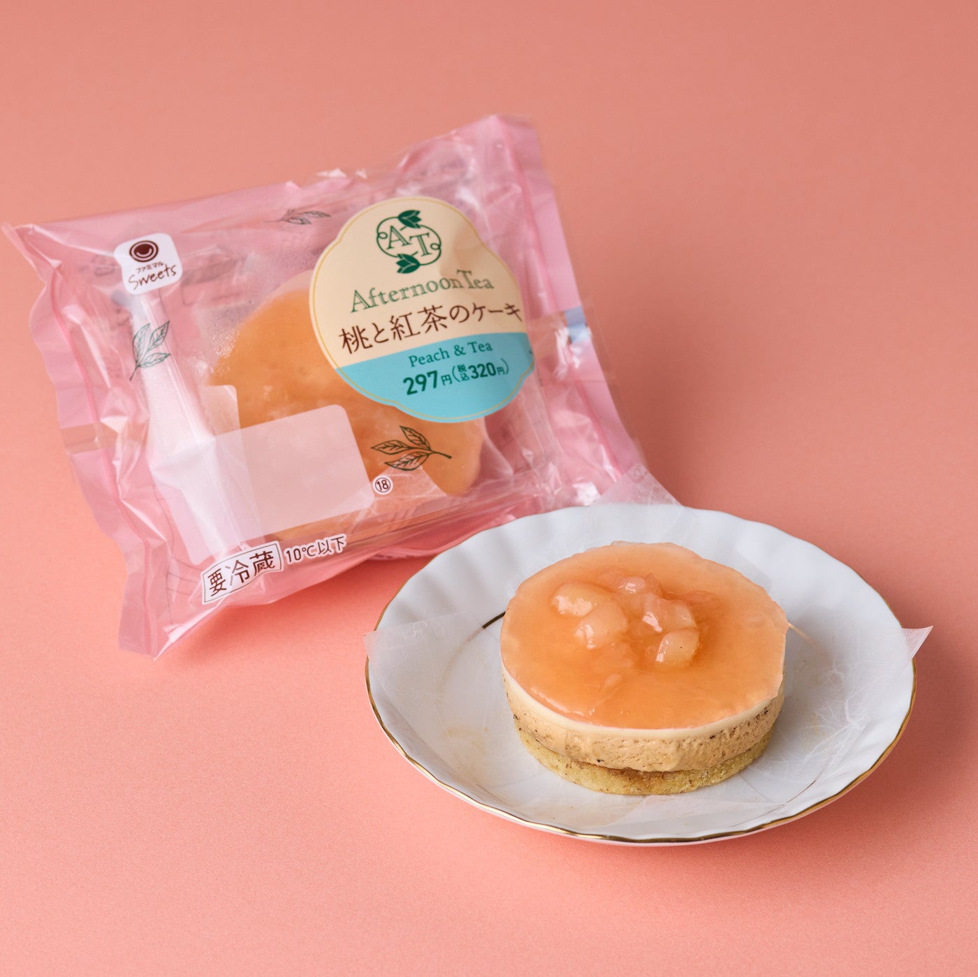 Afternoon Tea監修 桃と紅茶のケーキ320円（税込）（提供写真）